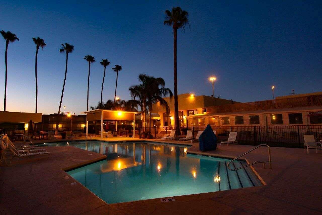 Ramada By Wyndham Tucson Hotel Exterior photo