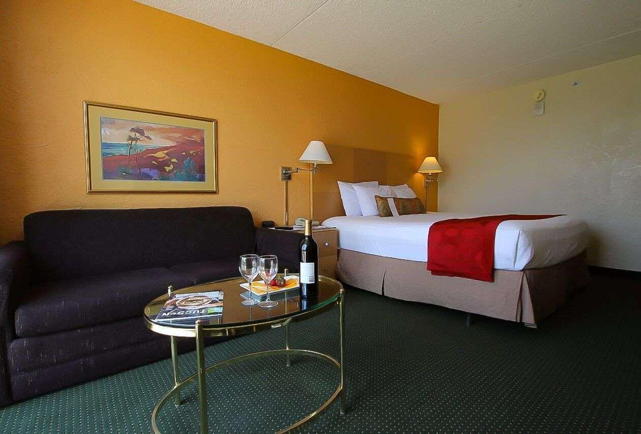 Ramada By Wyndham Tucson Hotel Exterior photo