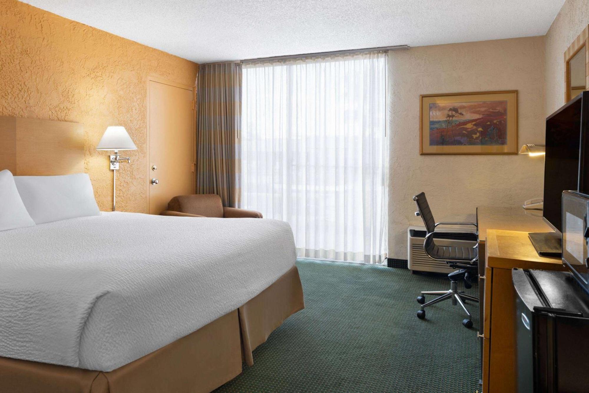 Ramada By Wyndham Tucson Hotel Exterior photo