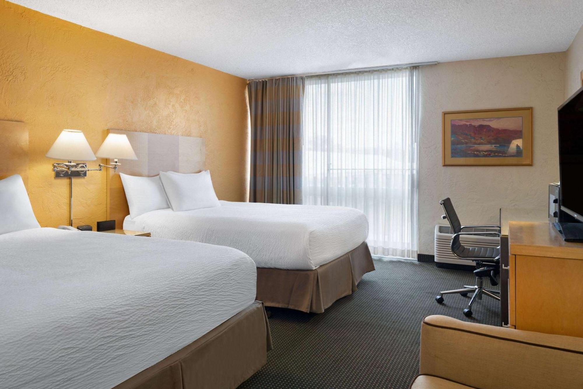 Ramada By Wyndham Tucson Hotel Exterior photo