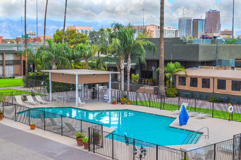 Ramada By Wyndham Tucson Hotel Exterior photo