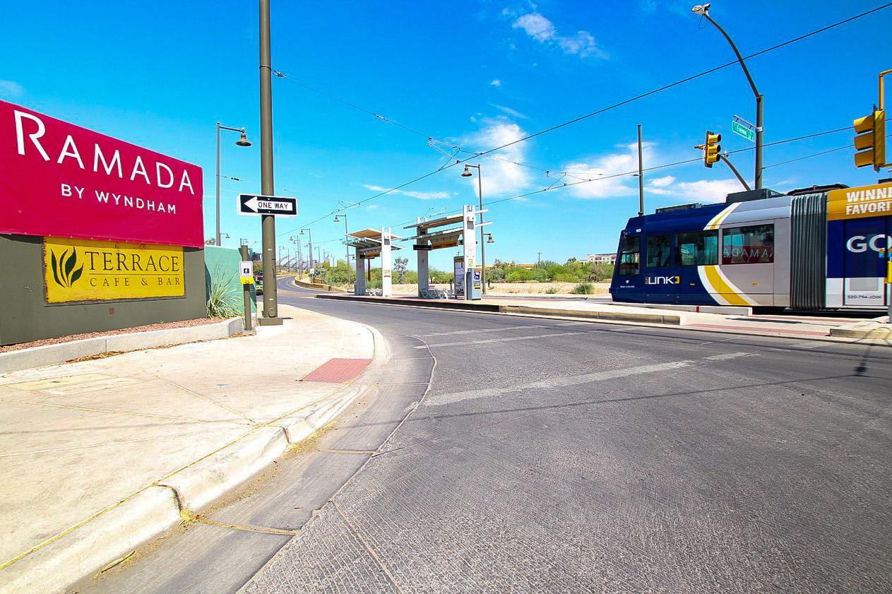 Ramada By Wyndham Tucson Hotel Exterior photo