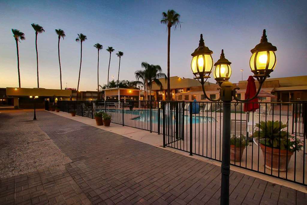 Ramada By Wyndham Tucson Hotel Exterior photo