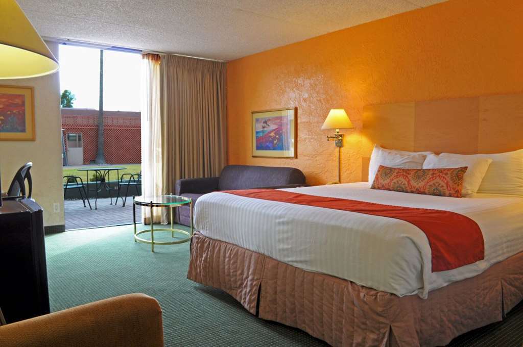 Ramada By Wyndham Tucson Hotel Exterior photo